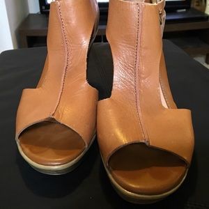 Sofft leather tan heels